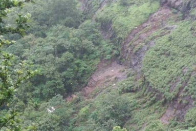 33 Dead as Bus Plunges into Mahabaleshwar Gorge