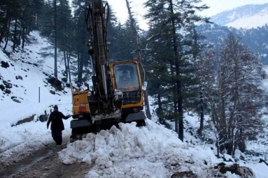 Girl Buried in Snow for 18 Hours Found Alive, Pok Avalanches