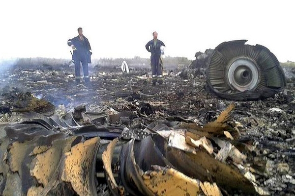 Malaysian plane crashes over Ukraine, 298 killed