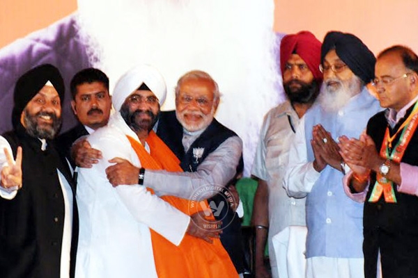 Manmohan Singh&#039;s stepbrother embarrasses Congress},{Manmohan Singh&#039;s stepbrother embarrasses Congress