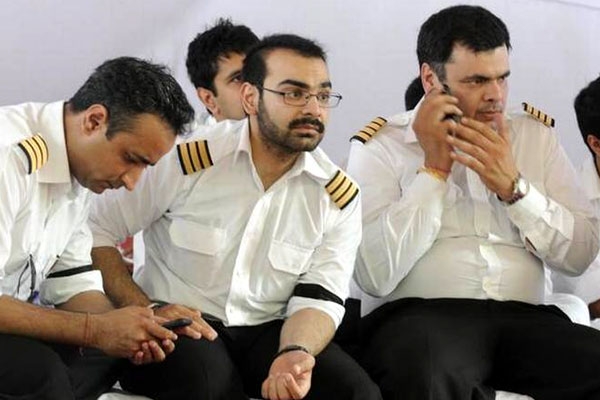 Pilots, Flight Attendants may Have to Work Longer Hours