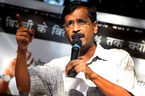 Angry Crowd Prevents Arvind Kejriwal To Enter Basera Village