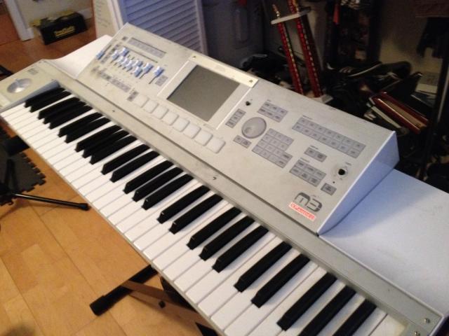 FOR SALE: Yamaha Tyros 5 Workstation Keyboard