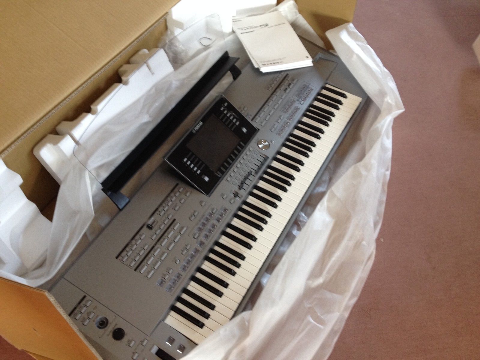 Yamaha Tyros5-76 - Arranger Workstation $2000 USD