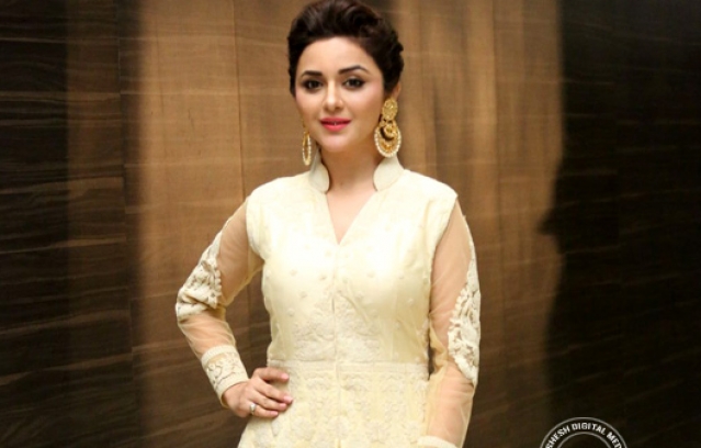 ragini-nandwani-04