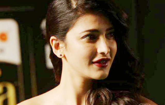 shruthi-haasan-iifa15