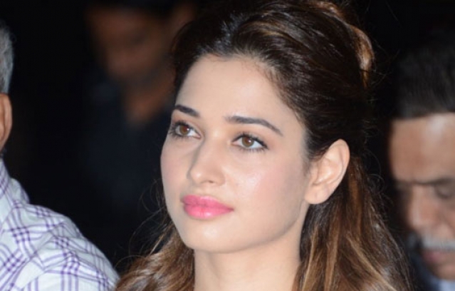 tamanna-stills-at-iifa06