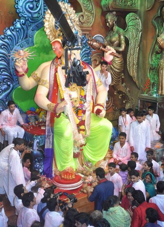 Ranbir Kapoor at Lalbaugcha Raja 2013