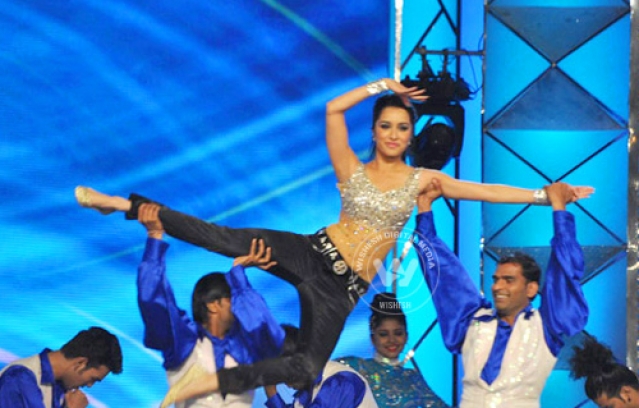 Bollywood dazzles at Mumbai Police show