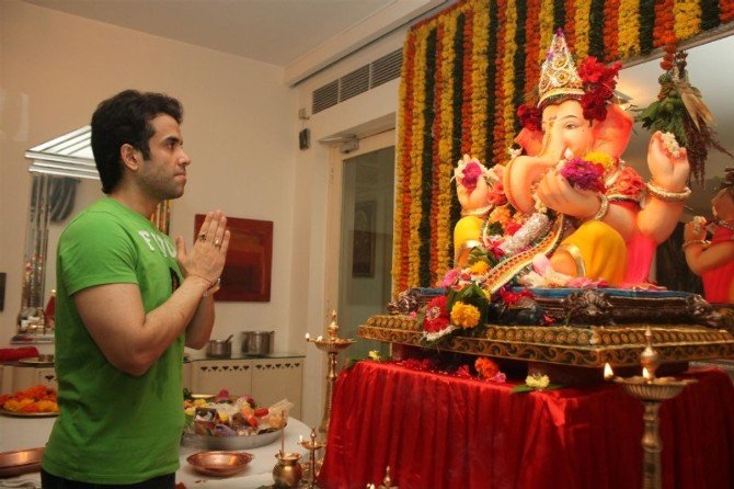 Bollywood Celebs Perform Ganesh Puja