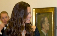 Kate sparkles in diamond necklace at charity fundraiser