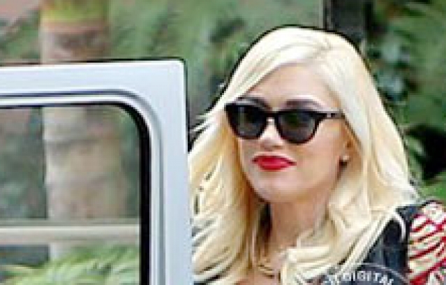 Stars stop-by at Gewn Stefani's baby shower