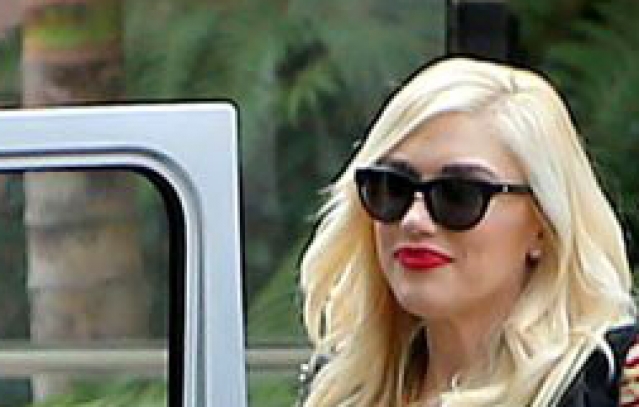 Stars stop-by at Gewn Stefani's baby shower