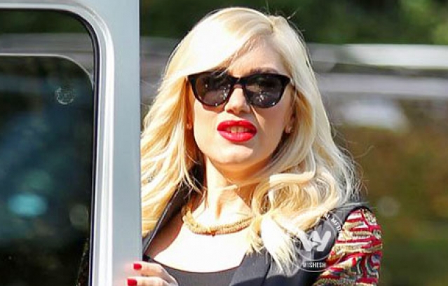 Stars stop-by at Gewn Stefani's baby shower