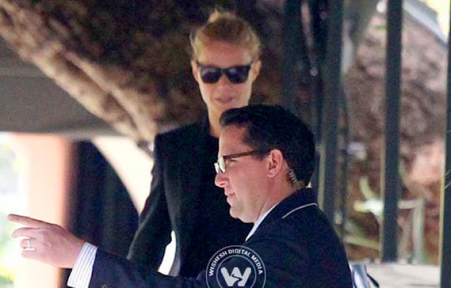 Stars stop-by at Gewn Stefani's baby shower