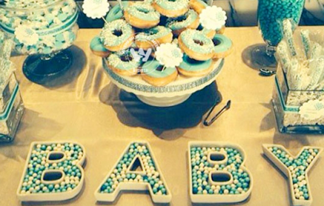 Stars stop-by at Gewn Stefani's baby shower