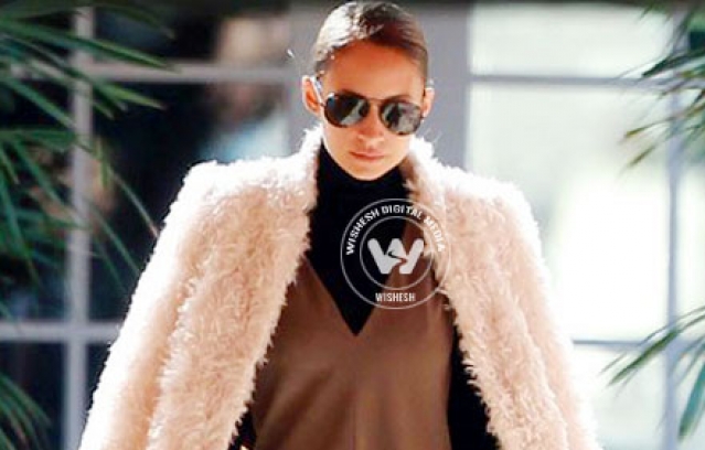 Stars stop-by at Gewn Stefani's baby shower