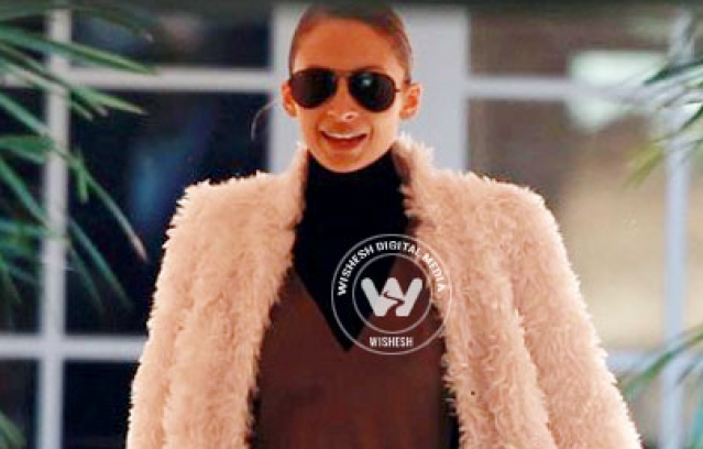 Stars stop-by at Gewn Stefani's baby shower