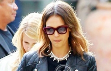 Stars stop-by at Gewn Stefani's baby shower