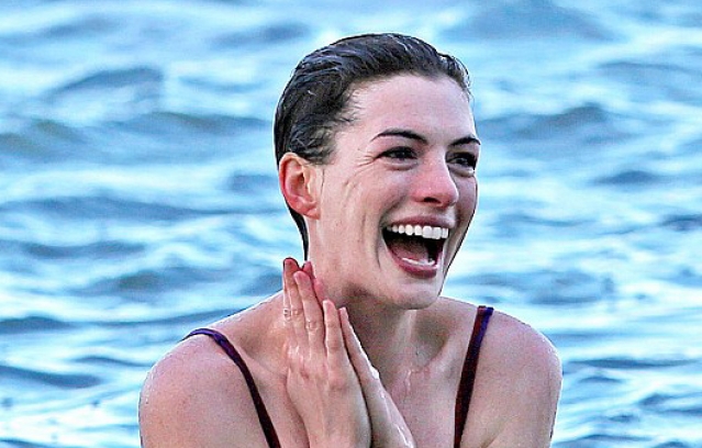 Anne Hathaway holidays with husband in Hawaii