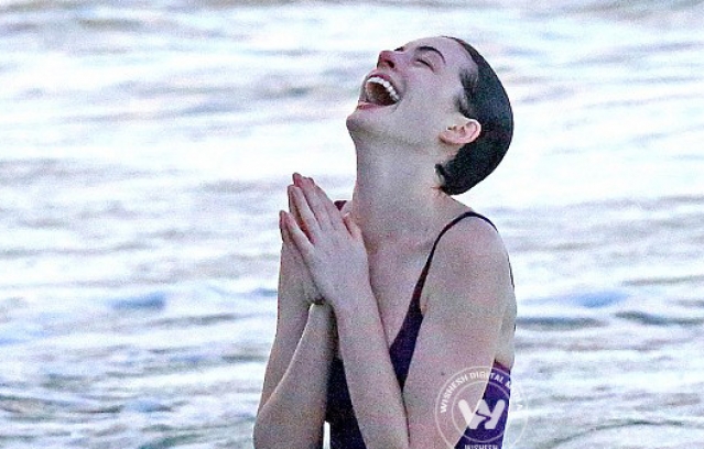 Anne Hathaway holidays with husband in Hawaii