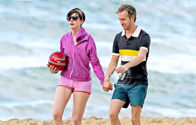 Anne Hathaway holidays with husband in Hawaii