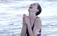 Anne Hathaway holidays with husband in Hawaii
