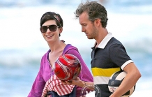 Anne Hathaway holidays with husband in Hawaii