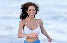 Farrah Abraham plays ball on golden sands