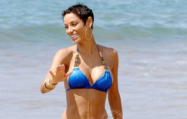 Nicole shows off incredible bikini body for reality show Hollywood Exes