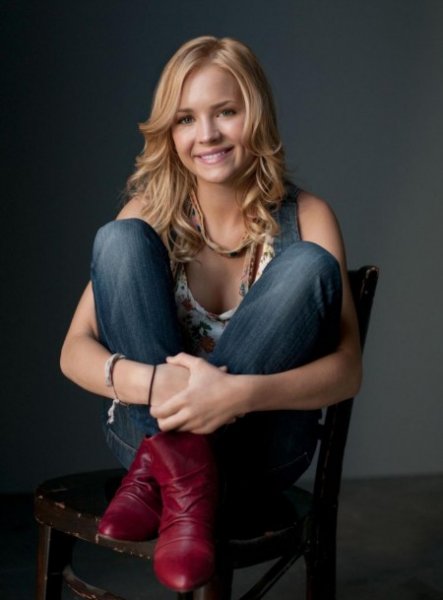 Britt Robertson