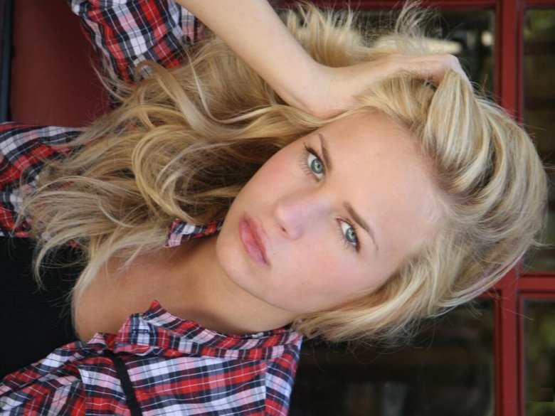 Britt Robertson