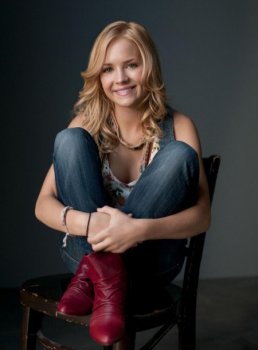 Britt Robertson
