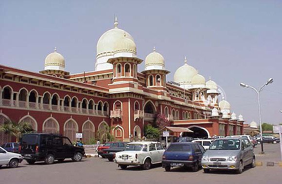 15 splendid railway stations in India