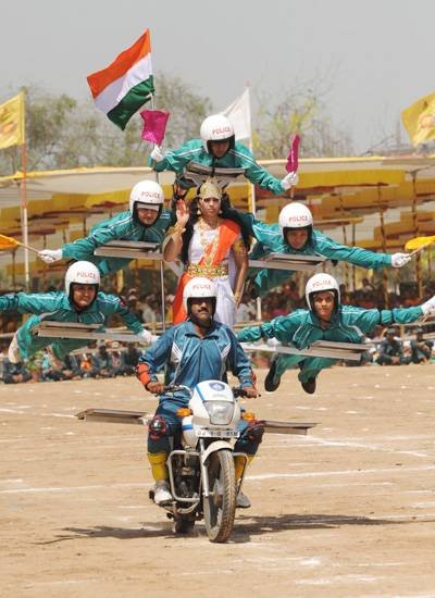 Woman cops