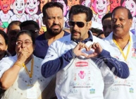 Salman kicks off Little Hearts Marathon