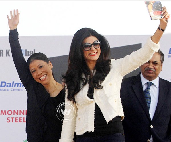 Sushmita-Mary Kom share a game