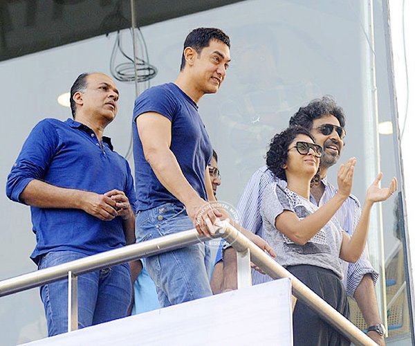 Celebs, Politician cheer for Sachin