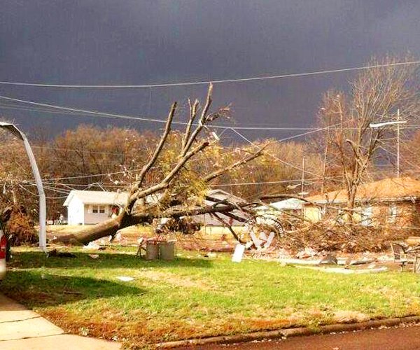 Late-season storm slams Midwest