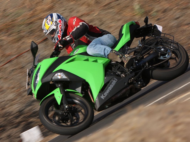 ninja-300-ride-photo-17_640x480