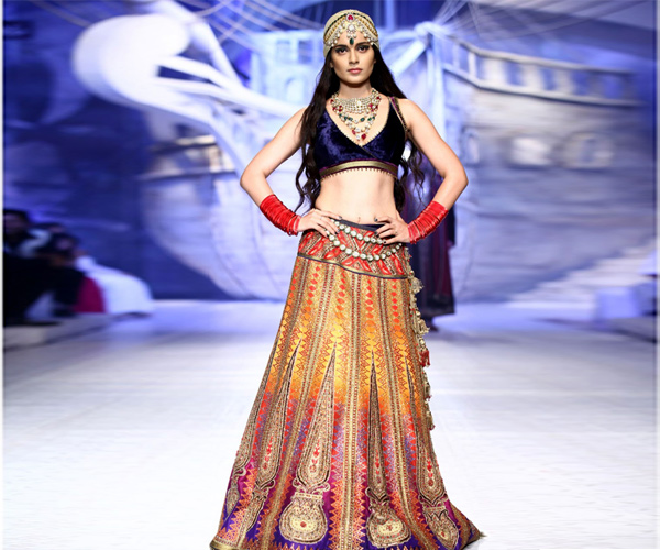 Bollywood divas who walk the ramp | Sonam Kapoor | Wallpaper 5of 7 | Kangana Ranuat