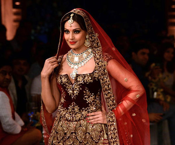 Bollywood brides in real life. Check out bollywood actresses in bridal outfits. | Wallpaper 4of 6 | Bipasha Basu | Bollywood brides in real life. Check out bollywood actresses in bridal outfits.