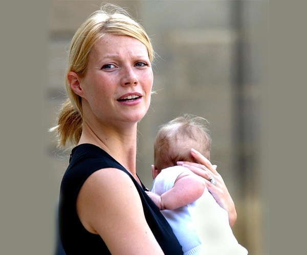 Hottest Moms in Hollywood | hollywood mothers | Wallpaper 2of 8 | GWYNETH PALTROW