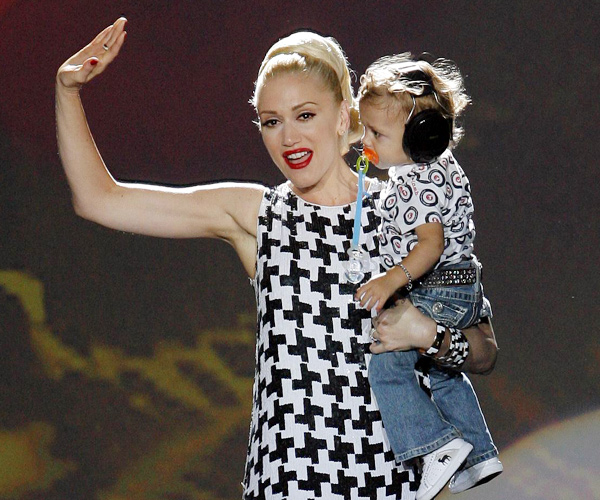 Wallpaper 3of 8 | GWEN STEFANI | Hottest Moms in Hollywood | hollywood mothers