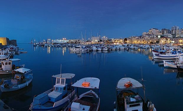 800px-Crete_Iraklio1_tango7174