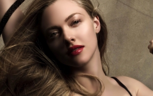 Amanda Seyfried hot wallpapers