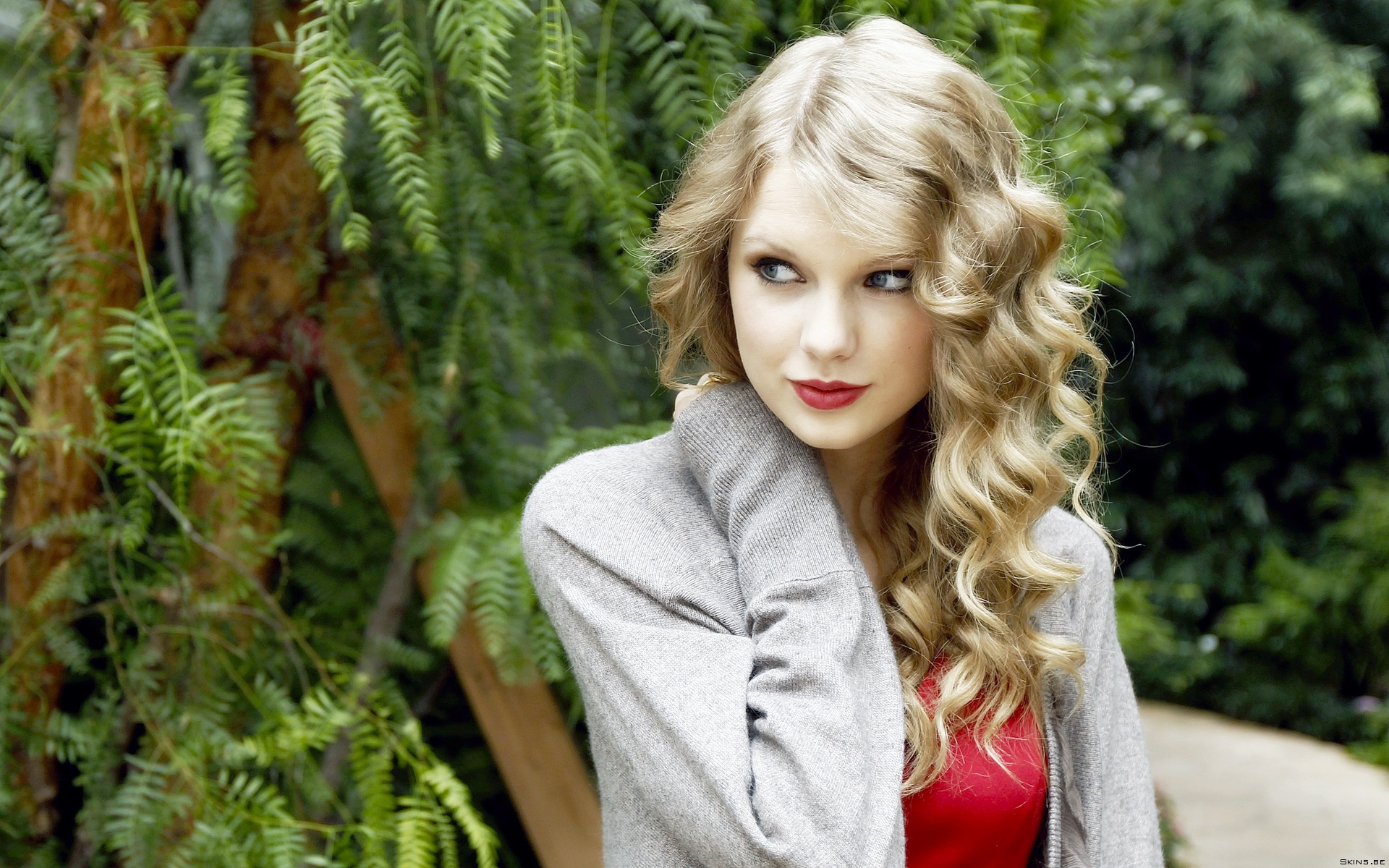 Taylor Swift Wallpapers | Taylor Swift Pictures | Wallpaper 12of 14 | Taylor Swift