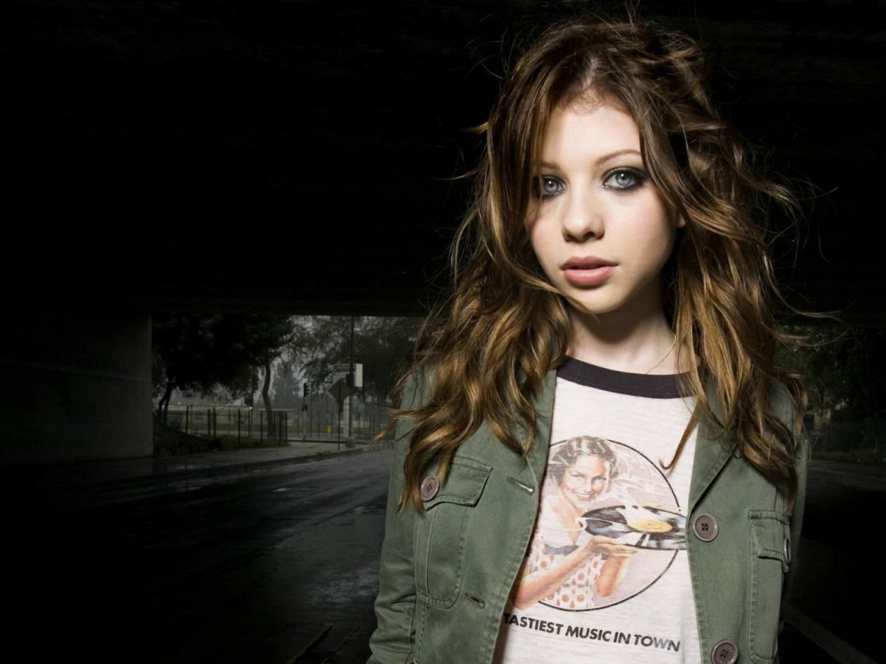 Michelle Trachtenberg Latest Spicy Images | Photo 12 of 15