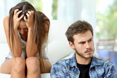 6 Unhealthy Signs Of Jealousy In A Relationship