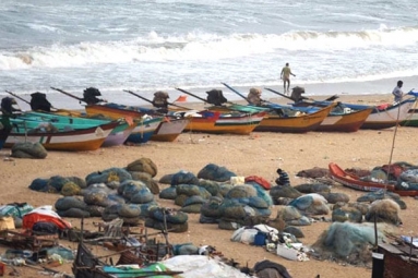 Cyclone Gaja to Cross Tamil Nadu Coast Later on Thursday Cyclone Gaja to Cross Tamil Nadu Coast Later on Thursday